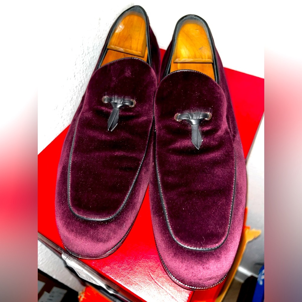 Salvatore Ferragamo 9.5  is a 10.5 us